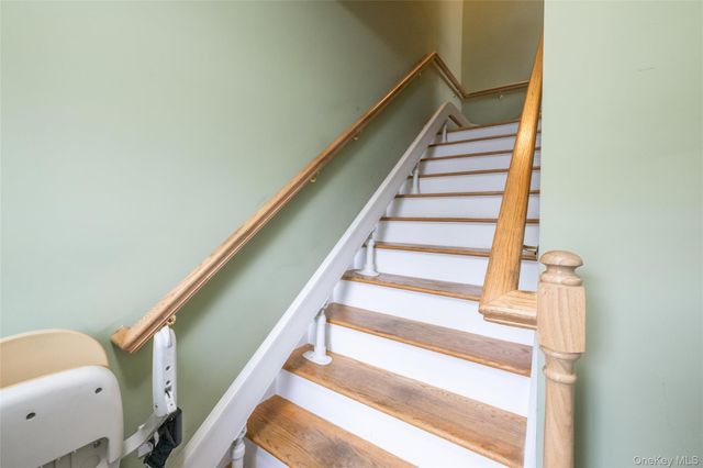 92 Pond View, Port Washington, NY 11050