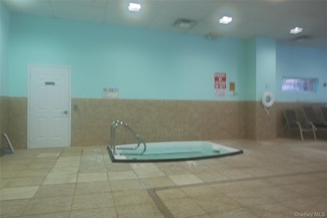 92 Pond View, Port Washington, NY 11050