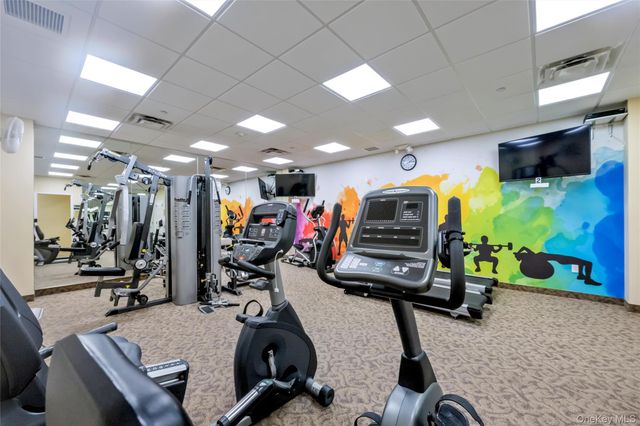 92 Pond View, Port Washington, NY 11050