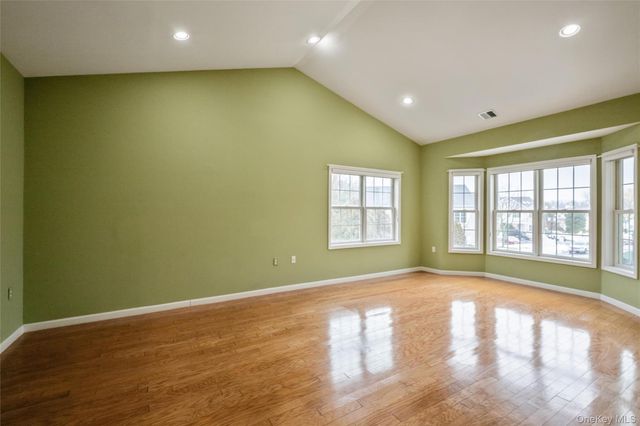 92 Pond View, Port Washington, NY 11050