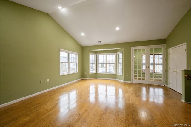 92 Pond View, Port Washington, NY 11050