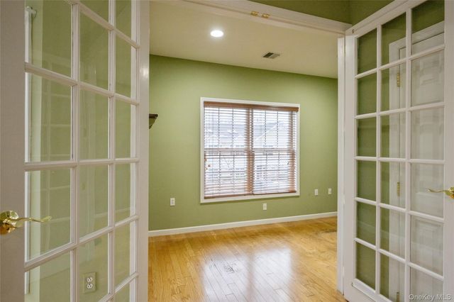 92 Pond View, Port Washington, NY 11050