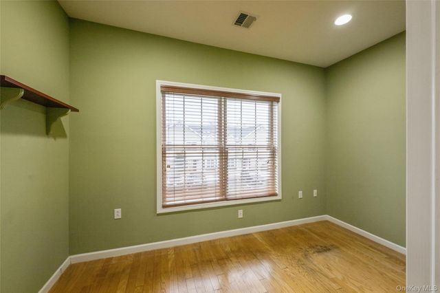 92 Pond View, Port Washington, NY 11050