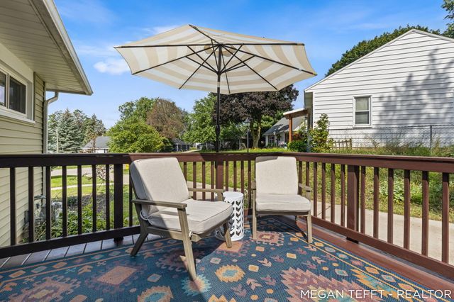 1074 Washtenaw Drive NE, Grand Rapids, MI 49505