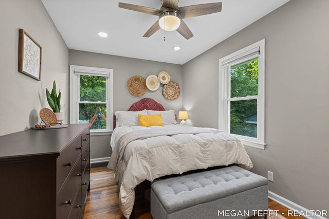 1074 Washtenaw Drive NE, Grand Rapids, MI 49505