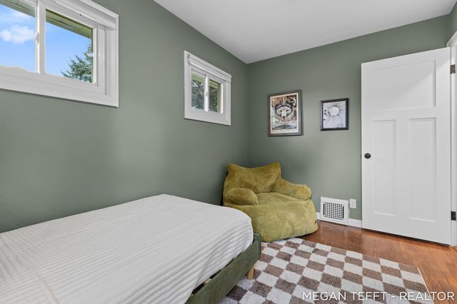1074 Washtenaw Drive NE, Grand Rapids, MI 49505