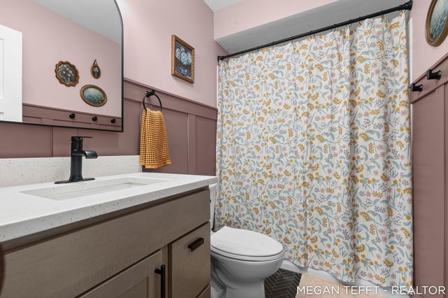 1074 Washtenaw Drive NE, Grand Rapids, MI 49505
