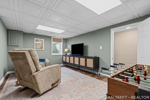 1074 Washtenaw Drive NE, Grand Rapids, MI 49505