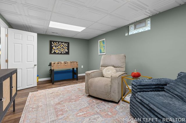 1074 Washtenaw Drive NE, Grand Rapids, MI 49505