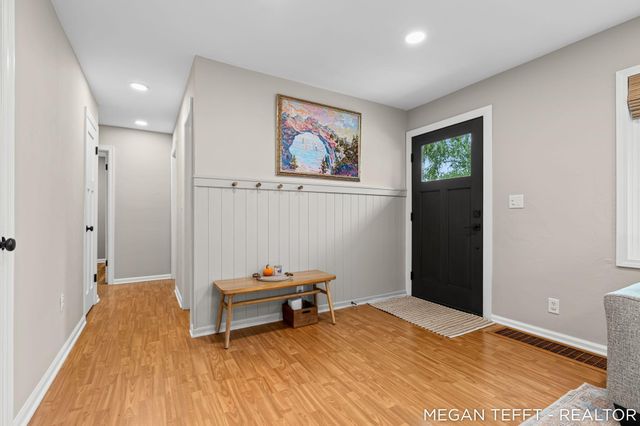 1074 Washtenaw Drive NE, Grand Rapids, MI 49505