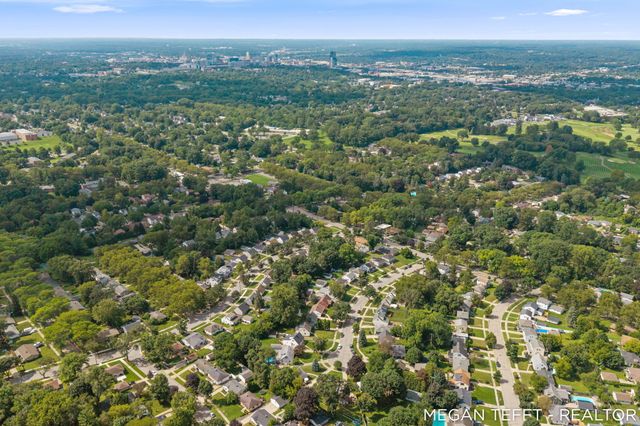 1074 Washtenaw Drive NE, Grand Rapids, MI 49505