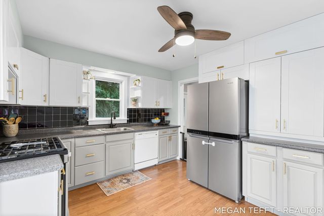 1074 Washtenaw Drive NE, Grand Rapids, MI 49505