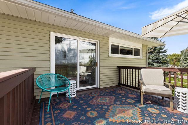 1074 Washtenaw Drive NE, Grand Rapids, MI 49505