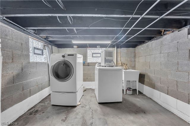 1528 Newman Avenue, Lakewood, OH 44107