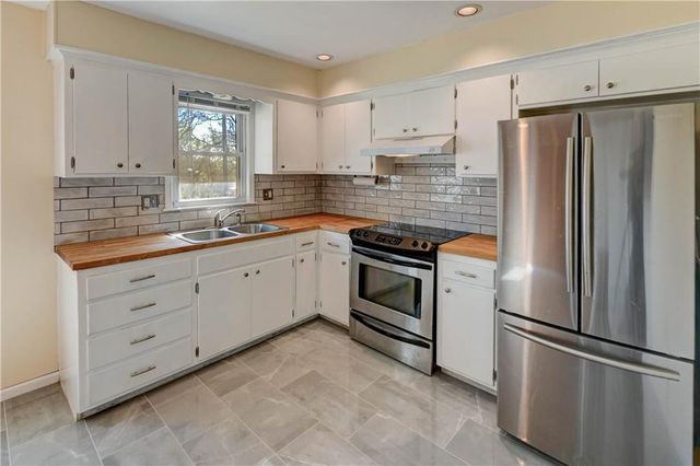 11003 Herrick Avenue, Kansas City, MO 64134