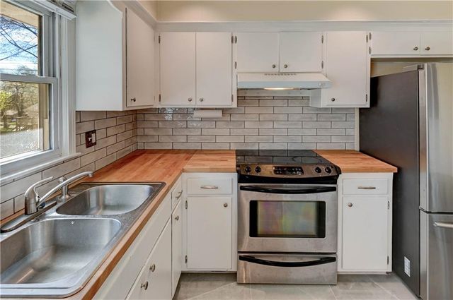 11003 Herrick Avenue, Kansas City, MO 64134