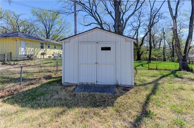 11003 Herrick Avenue, Kansas City, MO 64134