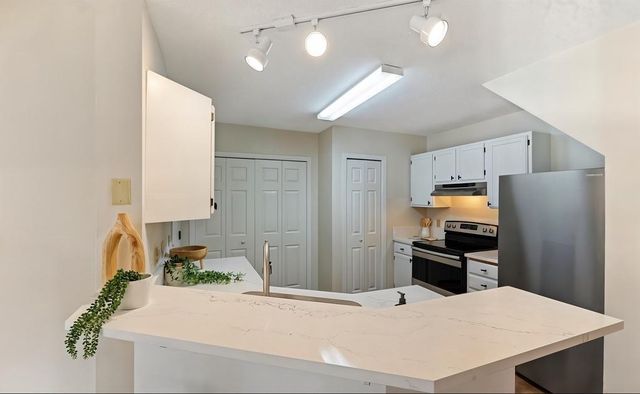 9925 Russell Avenue N 9, Brooklyn Park, MN 55444