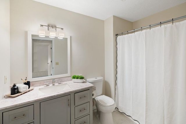 9925 Russell Avenue N 9, Brooklyn Park, MN 55444