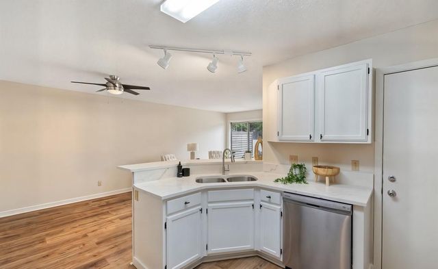 9925 Russell Avenue N 9, Brooklyn Park, MN 55444