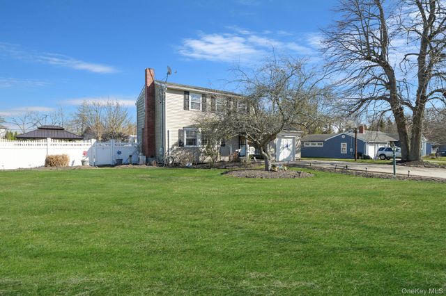9 Southern Boulevard, East Patchogue, NY 11772
