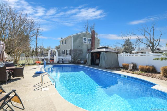 9 Southern Boulevard, East Patchogue, NY 11772