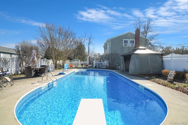 9 Southern Boulevard, East Patchogue, NY 11772