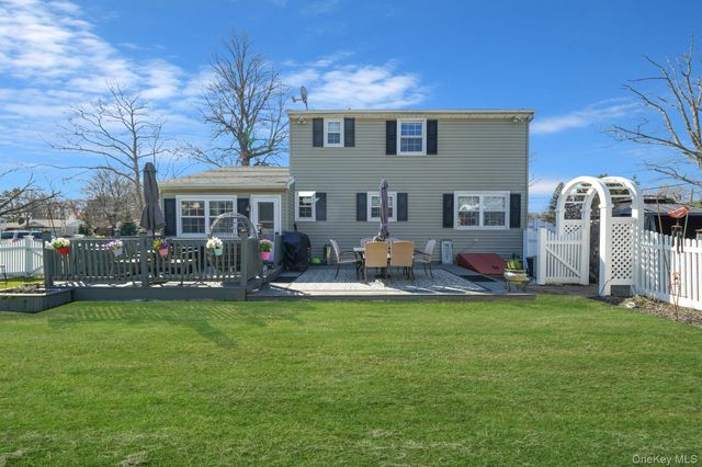 9 Southern Boulevard, East Patchogue, NY 11772