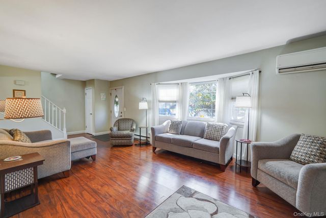 9 Southern Boulevard, East Patchogue, NY 11772
