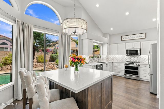 5548 E CAMPO BELLO Drive, Scottsdale, AZ 85254