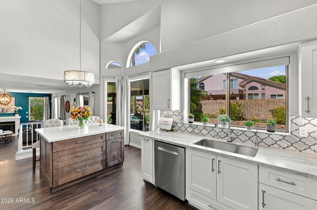 5548 E CAMPO BELLO Drive, Scottsdale, AZ 85254