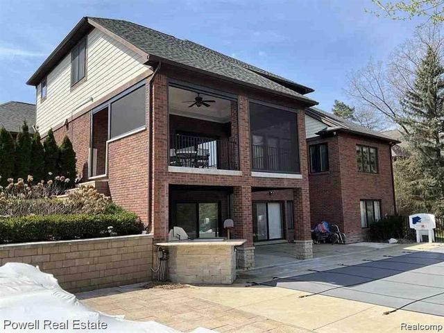 1968 MAPLEWOOD Avenue, Bloomfield Charter Township, MI 48302