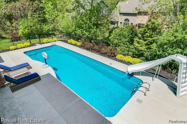 1968 MAPLEWOOD Avenue, Bloomfield Charter Township, MI 48302