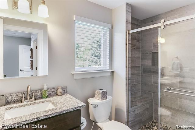 1968 MAPLEWOOD Avenue, Bloomfield Charter Township, MI 48302