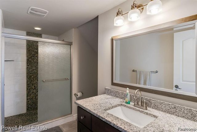 1968 MAPLEWOOD Avenue, Bloomfield Charter Township, MI 48302
