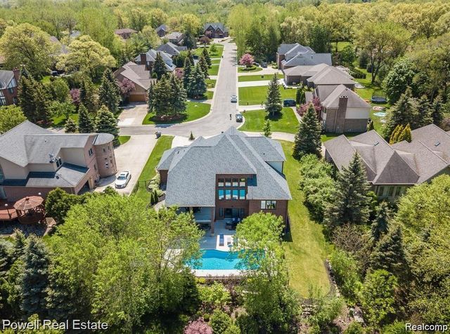 1968 MAPLEWOOD Avenue, Bloomfield Charter Township, MI 48302