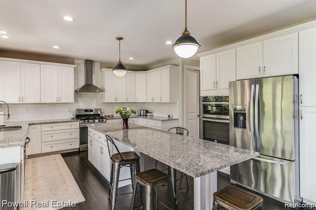 1968 MAPLEWOOD Avenue, Bloomfield Charter Township, MI 48302