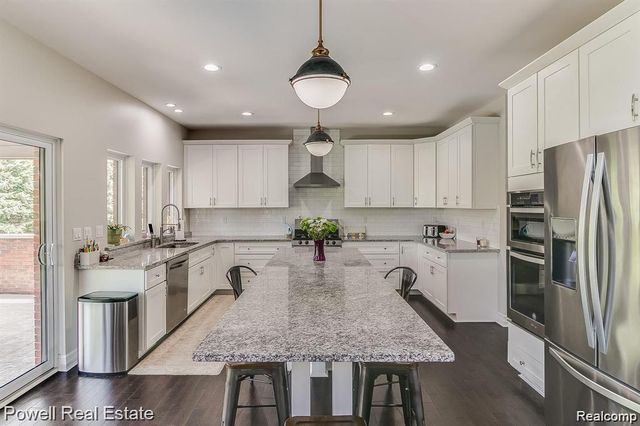 1968 MAPLEWOOD Avenue, Bloomfield Charter Township, MI 48302
