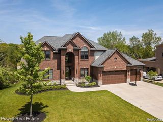 1968 MAPLEWOOD Avenue, Bloomfield Charter Township, MI 48302