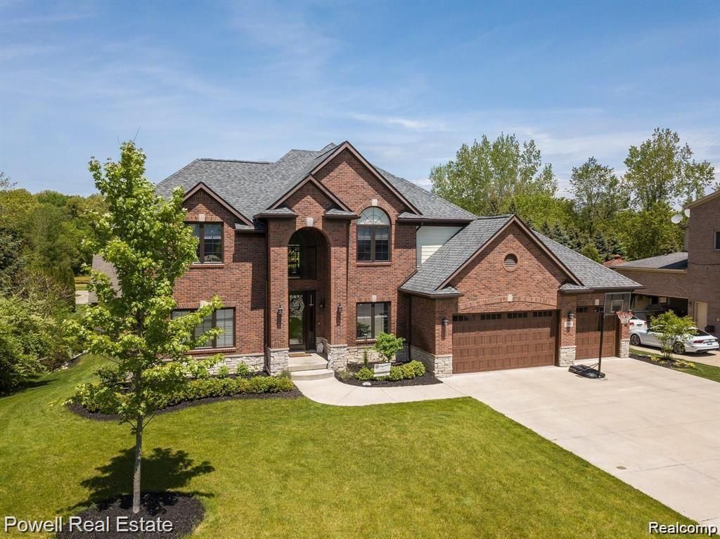 1968 MAPLEWOOD Avenue, Bloomfield Charter Township, MI 48302