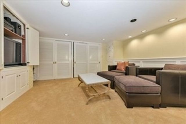 39 Pinckney St, Boston, MA 02114