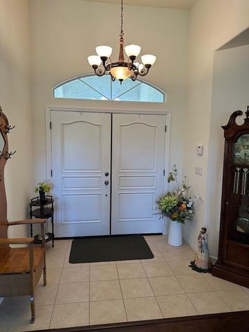 2202 W Lincoln Avenue, Fresno, CA 93706