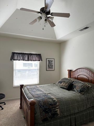 2202 W Lincoln Avenue, Fresno, CA 93706