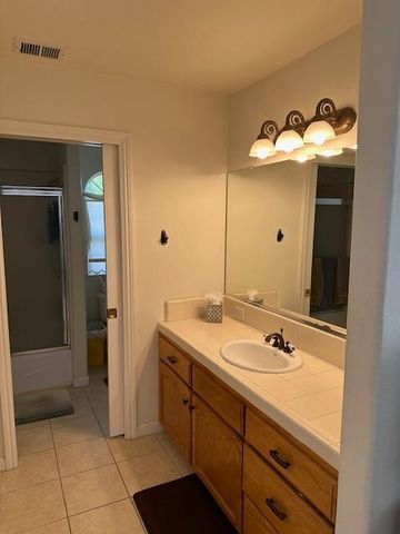 2202 W Lincoln Avenue, Fresno, CA 93706