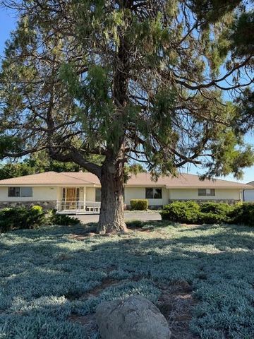 2202 W Lincoln Avenue, Fresno, CA 93706