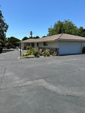 2202 W Lincoln Avenue, Fresno, CA 93706