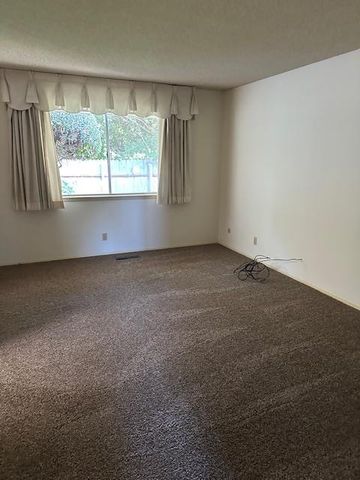 2202 W Lincoln Avenue, Fresno, CA 93706