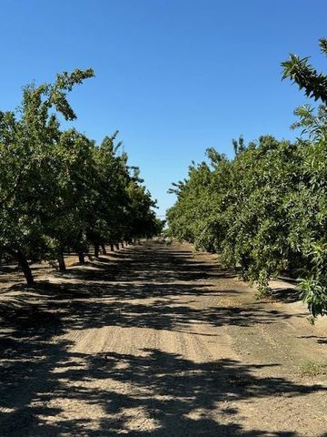 2202 W Lincoln Avenue, Fresno, CA 93706