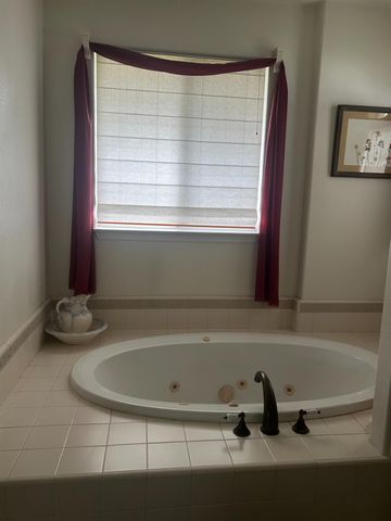 2202 W Lincoln Avenue, Fresno, CA 93706