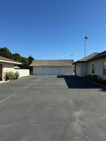 2202 W Lincoln Avenue, Fresno, CA 93706